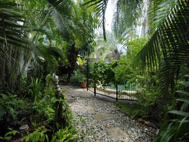 41 Willow Street, Holloways Beach QLD 4878