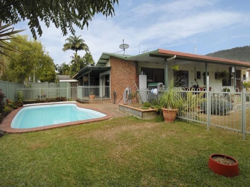 12 Stanton Road, Smithfield QLD 4878