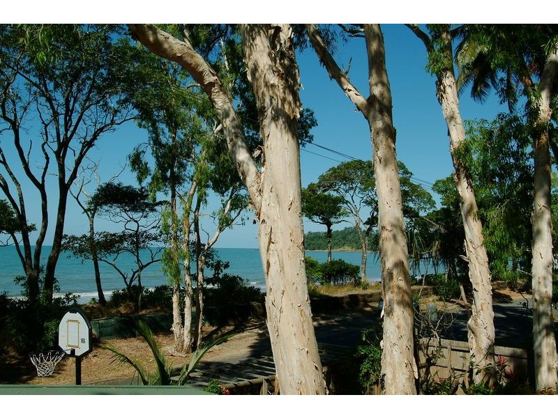 Clifton Beach QLD 4879