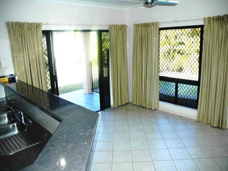 3 Savannah Street, Palm Cove QLD 4879