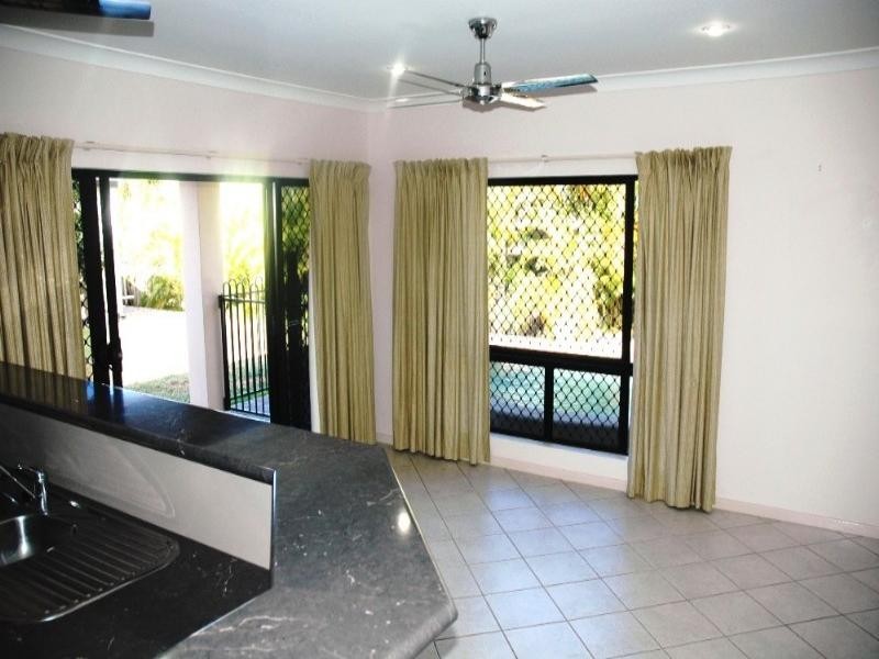 3 Savannah Street, Palm Cove QLD 4879