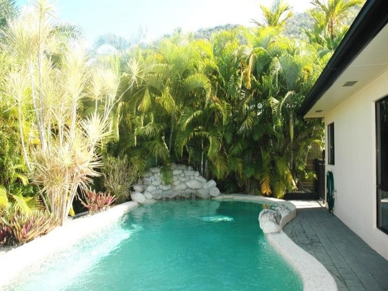 3 Savannah Street, Palm Cove QLD 4879