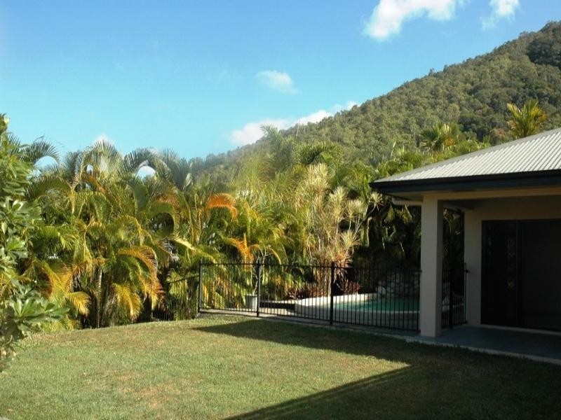 3 Savannah Street, Palm Cove QLD 4879