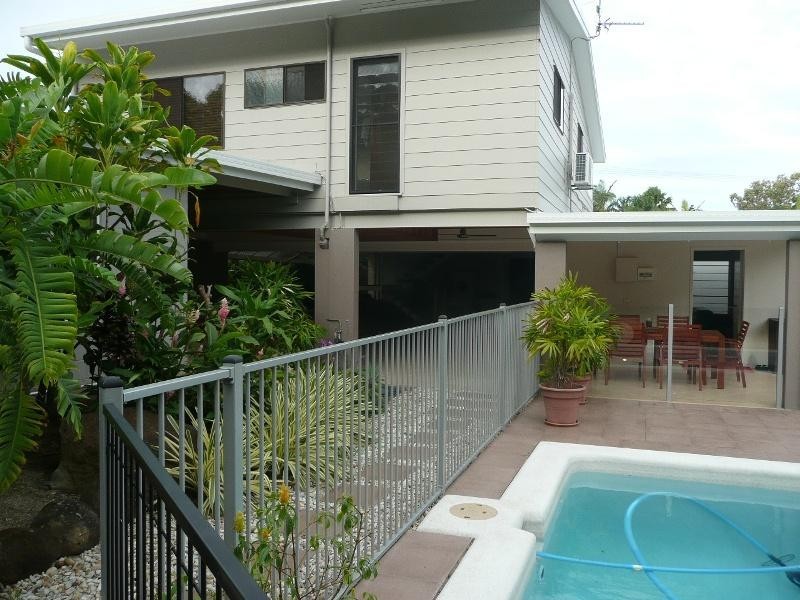 8 Talpa Close, Palm Cove QLD 4879