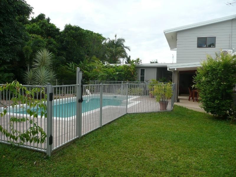8 Talpa Close, Palm Cove QLD 4879