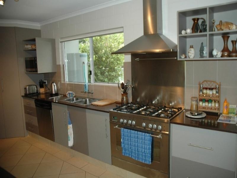 8 Talpa Close, Palm Cove QLD 4879