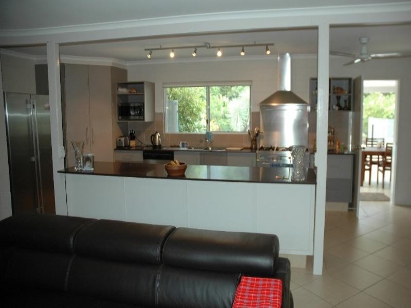 8 Talpa Close, Palm Cove QLD 4879