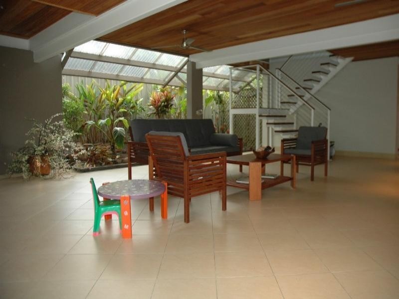 8 Talpa Close, Palm Cove QLD 4879