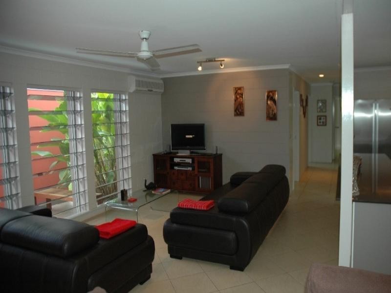 8 Talpa Close, Palm Cove QLD 4879