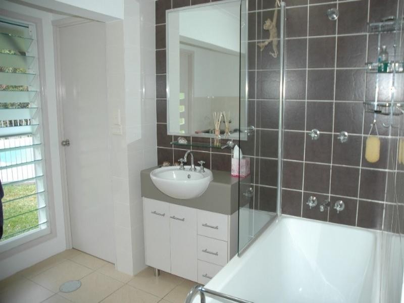 8 Talpa Close, Palm Cove QLD 4879