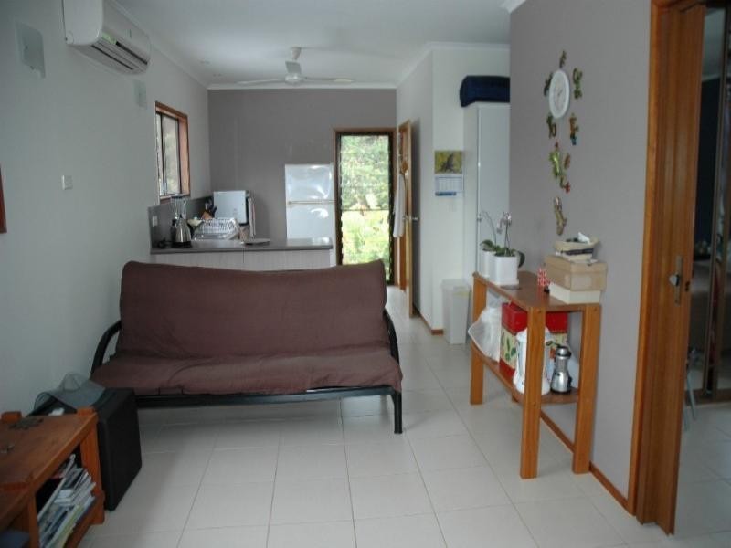 8 Talpa Close, Palm Cove QLD 4879