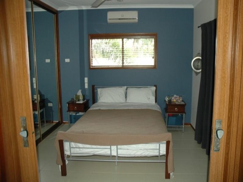 8 Talpa Close, Palm Cove QLD 4879