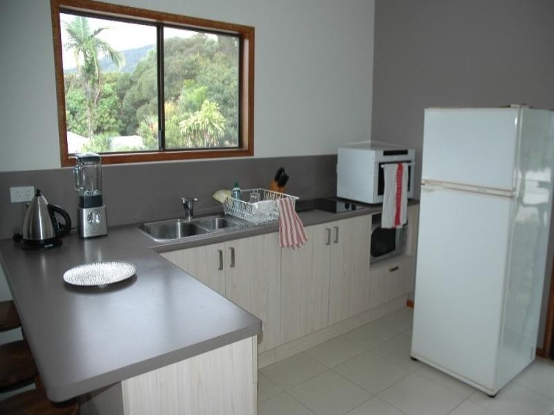 8 Talpa Close, Palm Cove QLD 4879