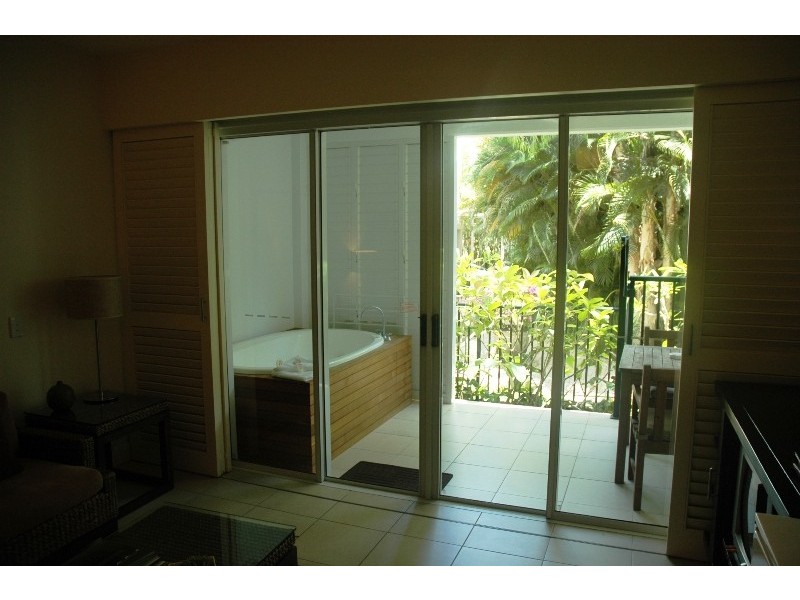 Palm Cove QLD 4879