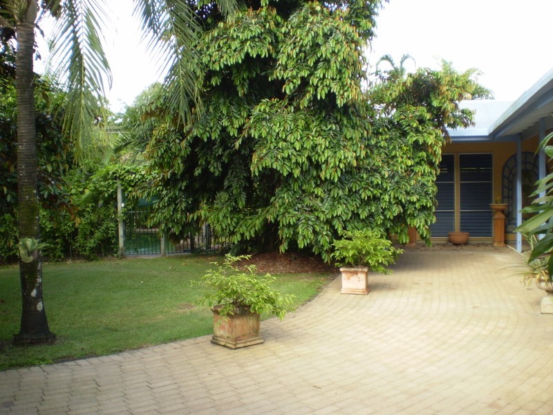 Clifton Beach QLD 4879