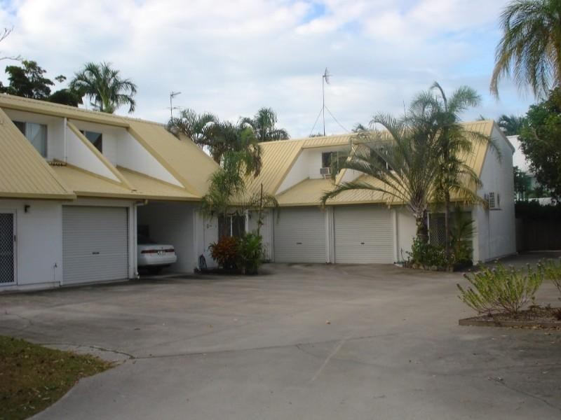 Holloways Beach QLD 4878