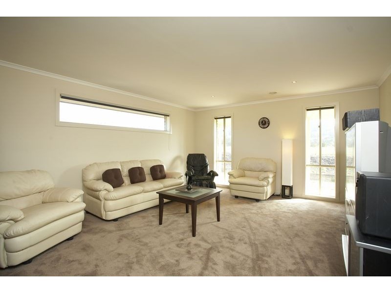 110 Third Avenue, Eden Park VIC 3757