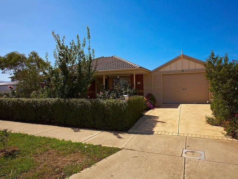 28 Oakbank Boulevard, Whittlesea VIC 3757