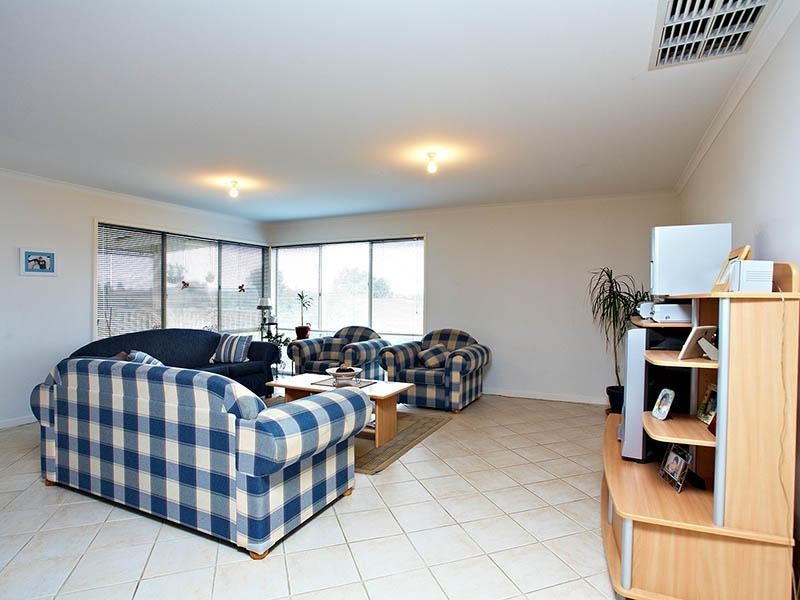 4 Plover Way, Whittlesea VIC 3757