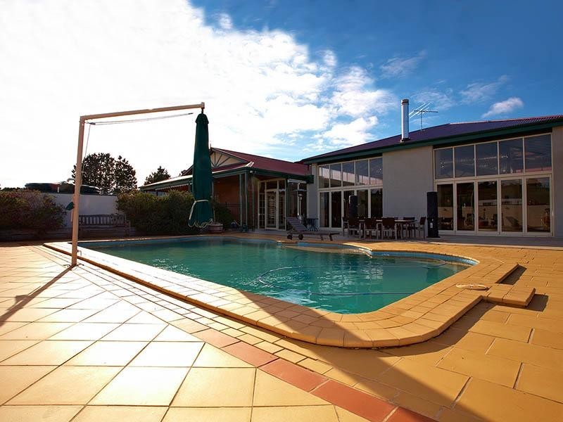 73 Sixth Avenue, Eden Park VIC 3757