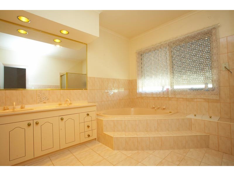 60 Sixth Avenue, Eden Park VIC 3757