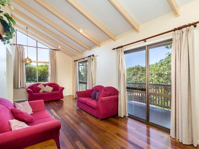 4 Bigoon Road, Point Lookout QLD 4183