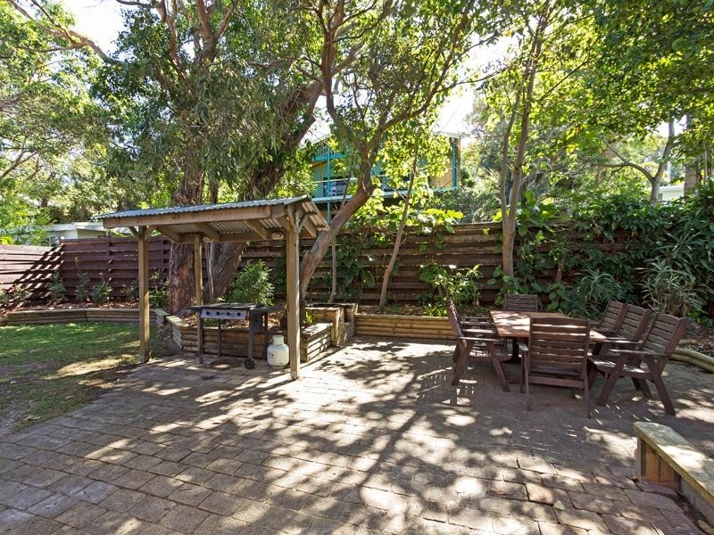 4 Bigoon Road, Point Lookout QLD 4183