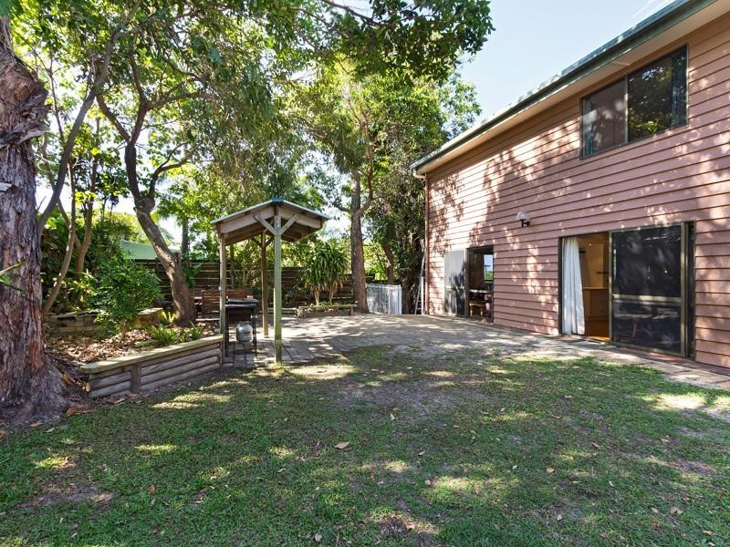 4 Bigoon Road, Point Lookout QLD 4183