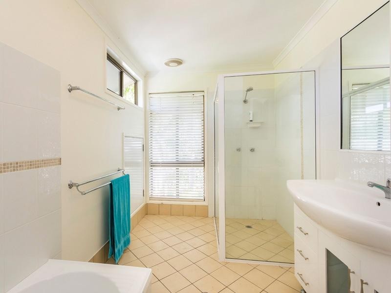 4 Bigoon Road, Point Lookout QLD 4183