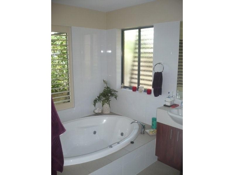 4/13 Pratt Court, Point Lookout QLD 4183