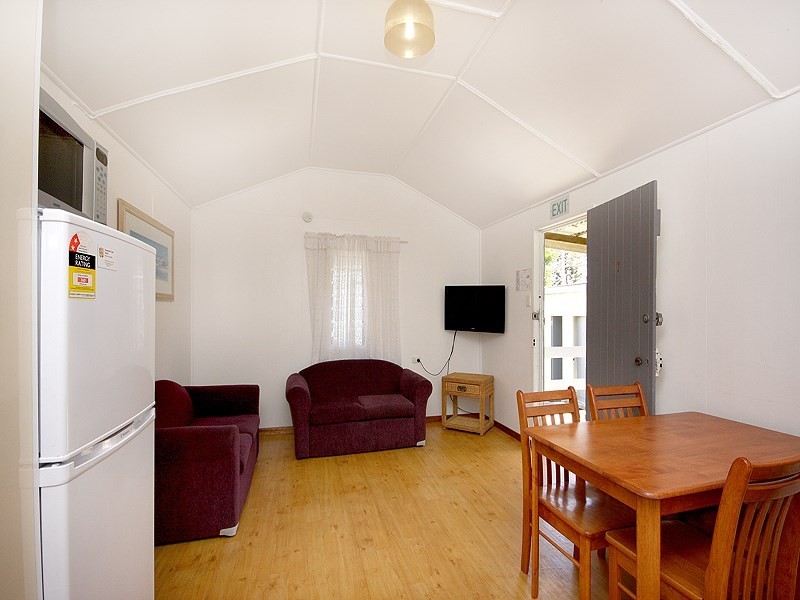 5 Ballow Street, Amity Point QLD 4183