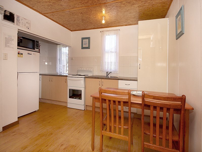 5 Ballow Street, Amity Point QLD 4183