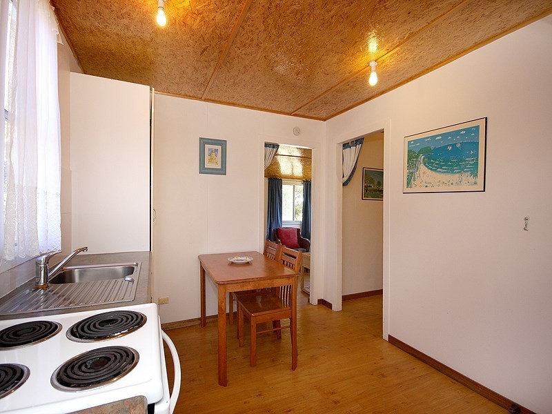 5 Ballow Street, Amity Point QLD 4183