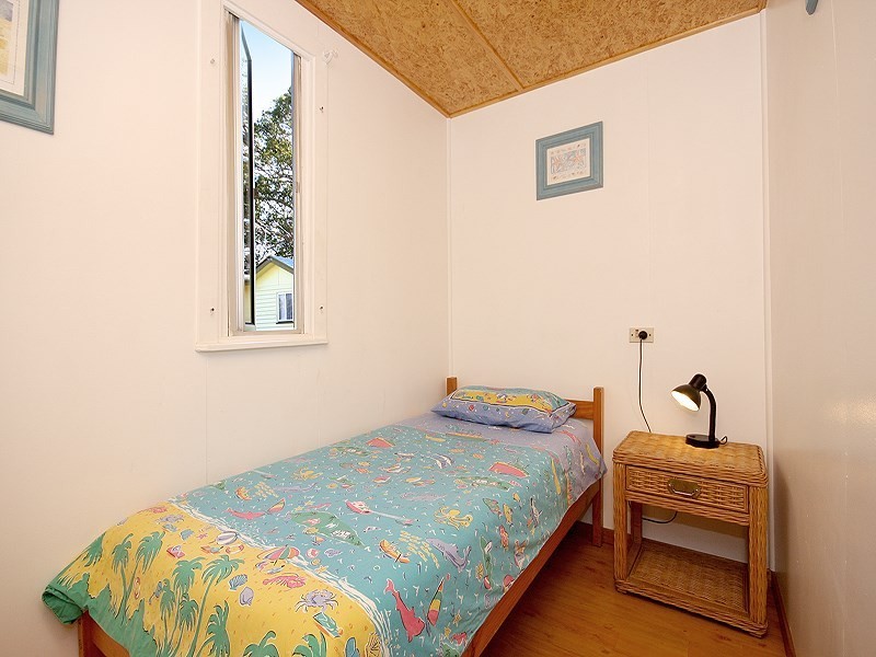 5 Ballow Street, Amity Point QLD 4183