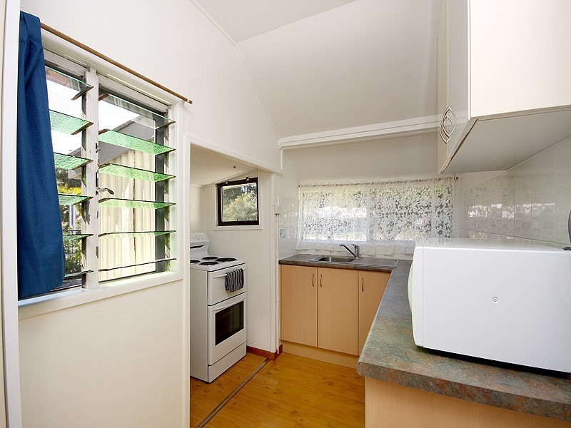 5 Ballow Street, Amity Point QLD 4183