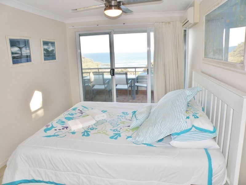 18/1-5 Samarinda Drive, Point Lookout QLD 4183
