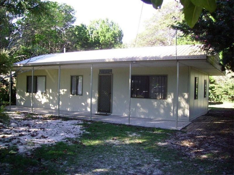 8 Gore Street, Amity Point QLD 4183