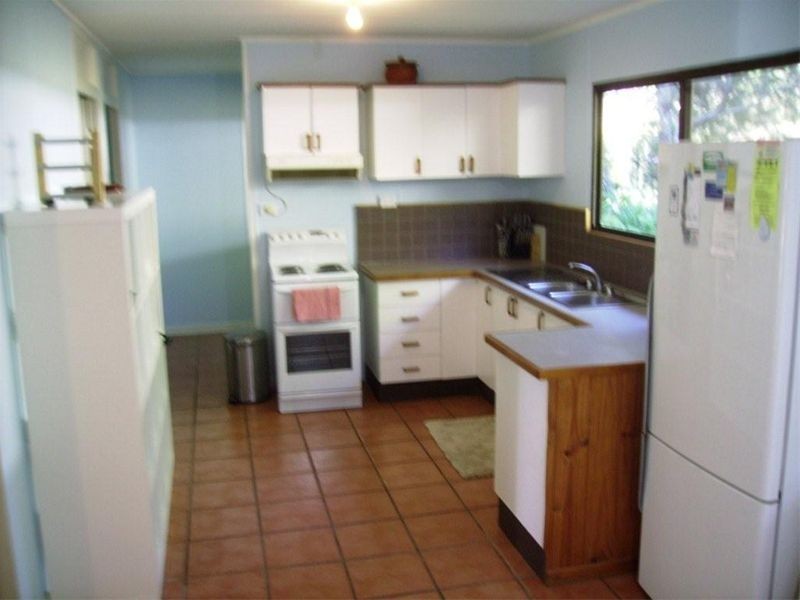 8 Gore Street, Amity Point QLD 4183