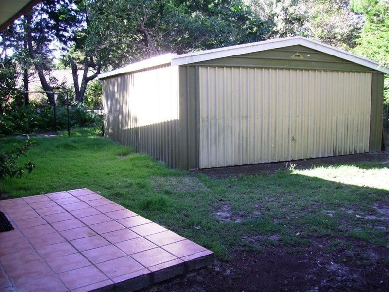 8 Gore Street, Amity Point QLD 4183