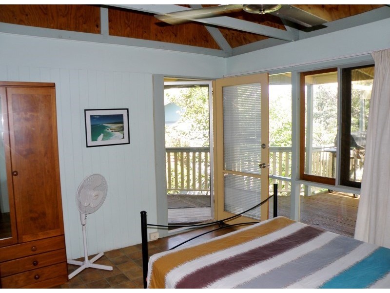 26 Samarinda Way, Point Lookout QLD 4183