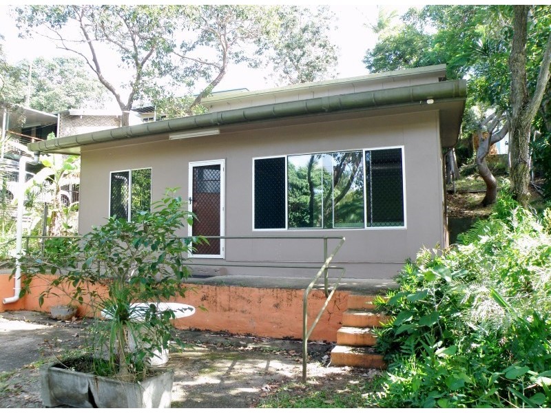 16 Bigoon Road, Point Lookout QLD 4183