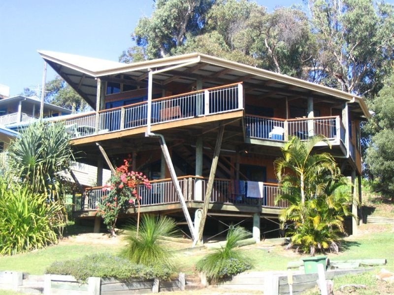 94 Tramican Street, Point Lookout QLD 4183