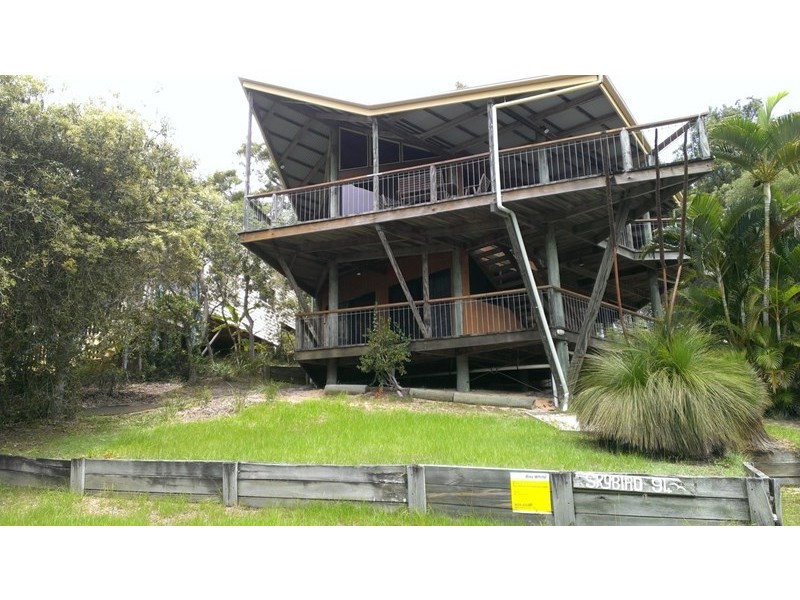 94 Tramican Street, Point Lookout QLD 4183