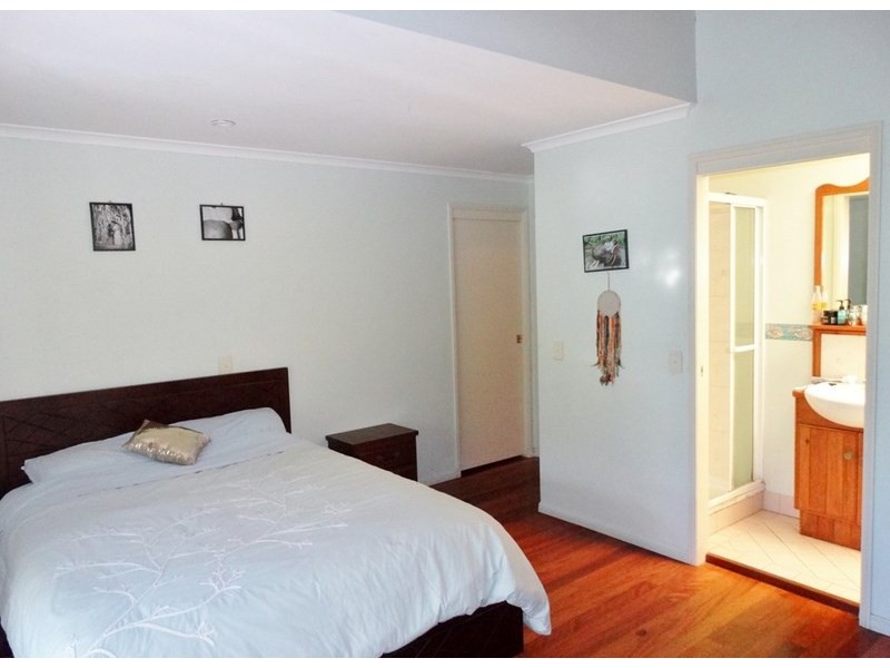 7 Waller Court, Point Lookout QLD 4183