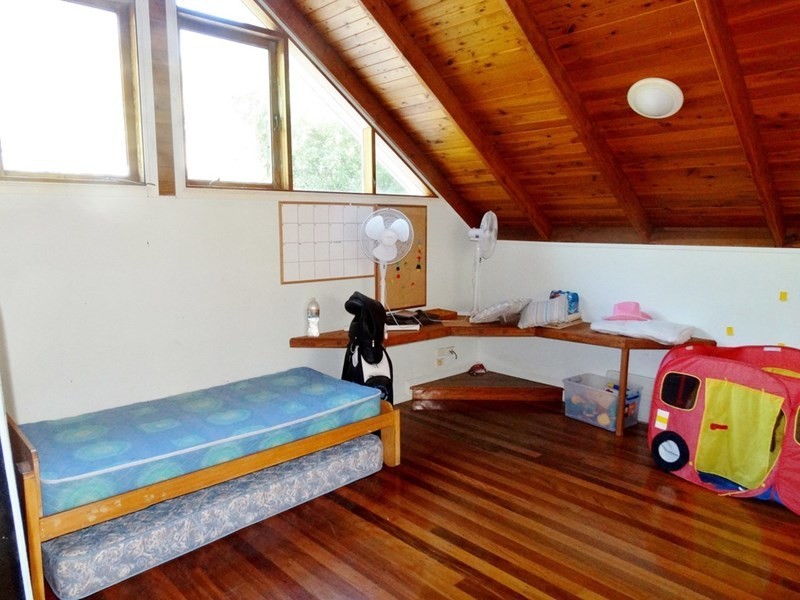 7 Waller Court, Point Lookout QLD 4183