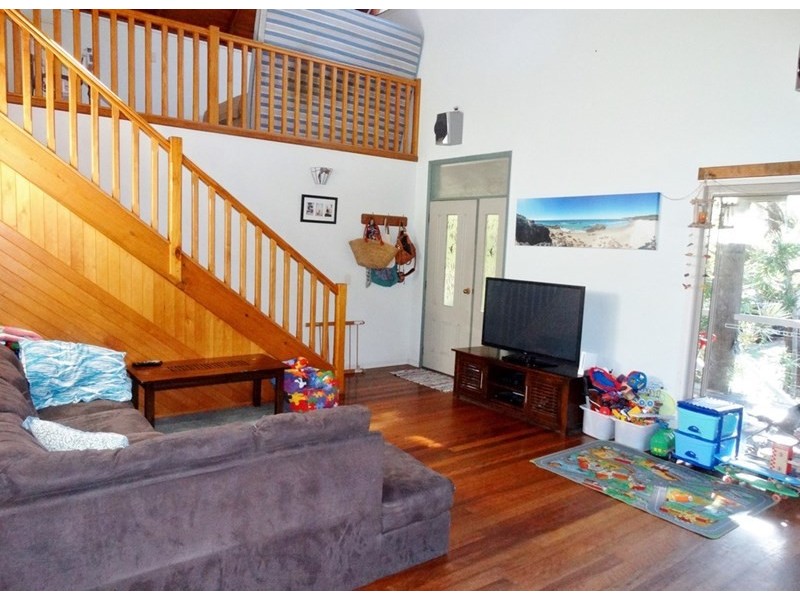 7 Waller Court, Point Lookout QLD 4183