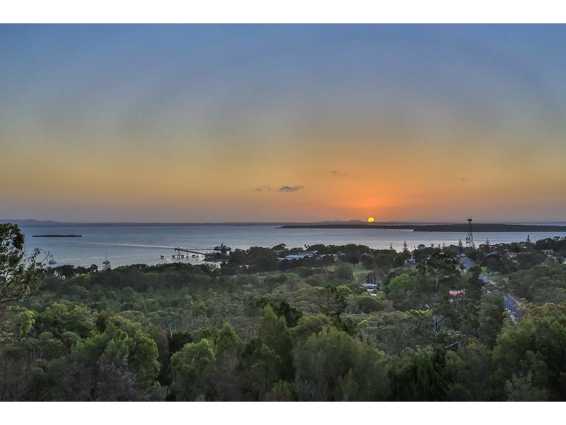 43 Rainbow Crescent, Dunwich QLD 4183