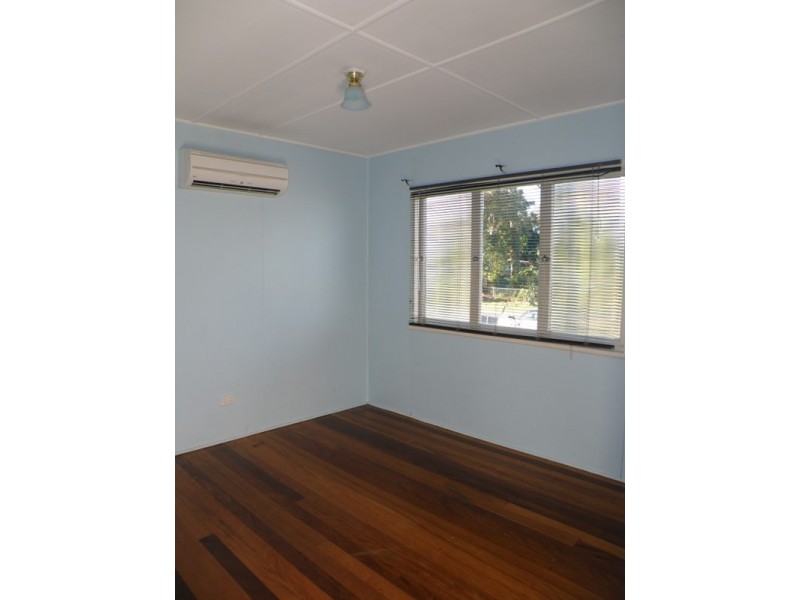 17 FRASER, Dunwich QLD 4183