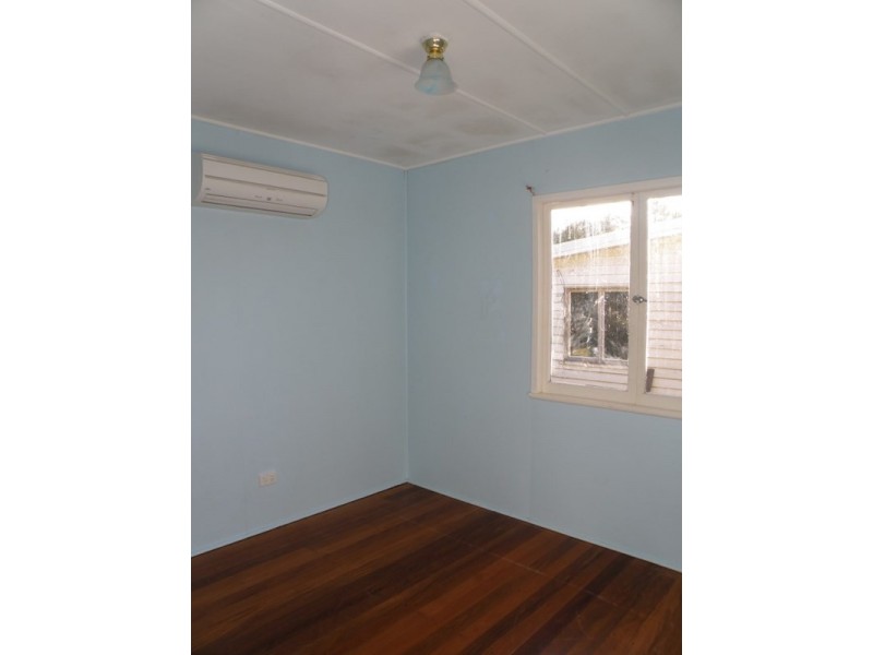 17 FRASER, Dunwich QLD 4183