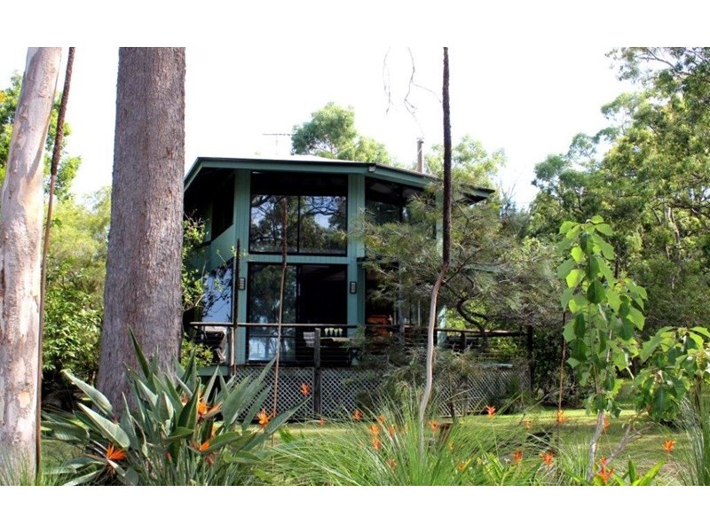 20 The Esplanade, Karragarra Island QLD 4184